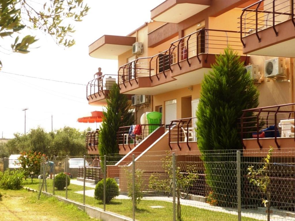 Ferienwohnung Helios Vrasná Exterior foto